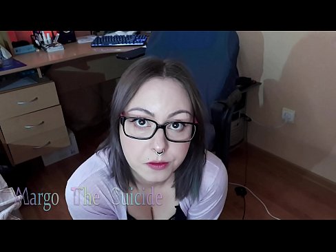 ❤️ Көз айнек тагынган сексуалдуу кыз Дилдону камерага терең соруп ❌ Порно vk боюнча бизде ﹏